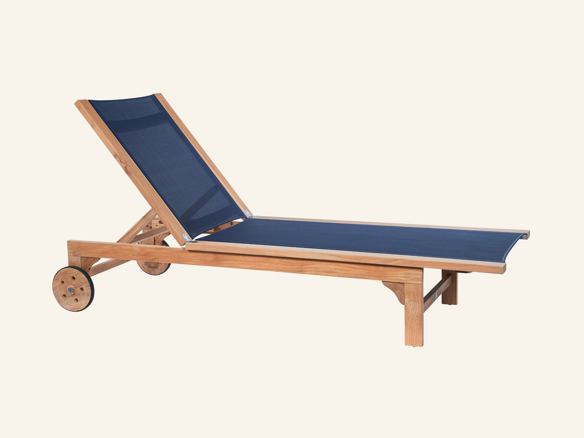 How to Choose a Teak Chaise Lounge for Your Pool or Patio