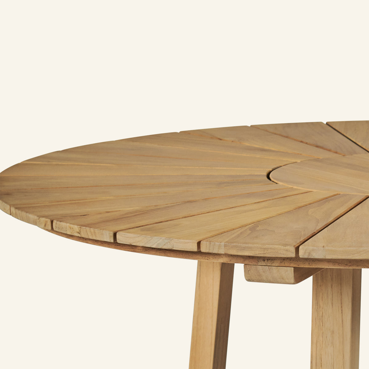 CAMBRIA ROUND DINING TABLE