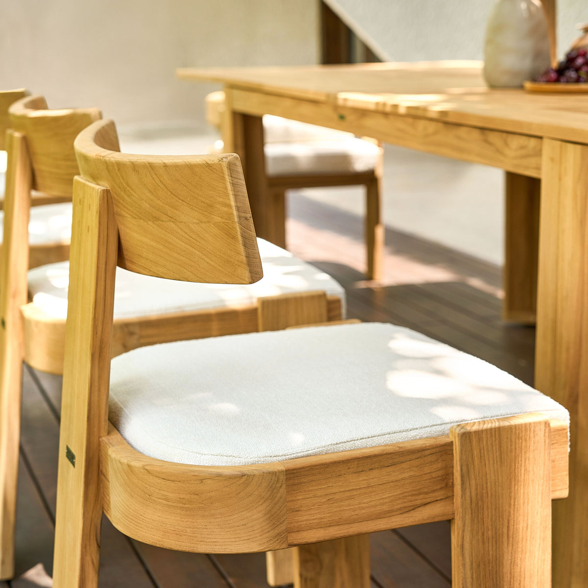 Canvas Forma dining chair in an outdoor terrace setting