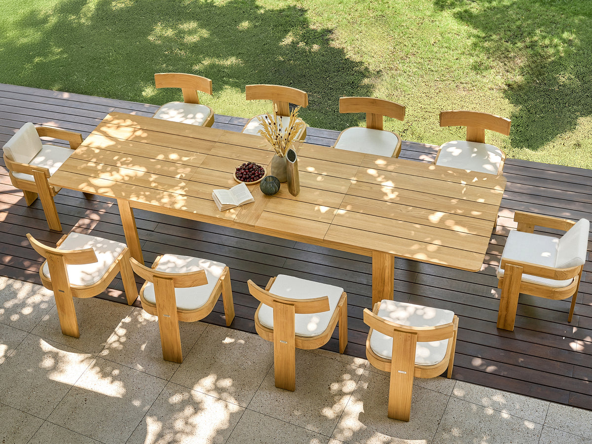 Canvas Forma dining set in an outdoor terrace setting
