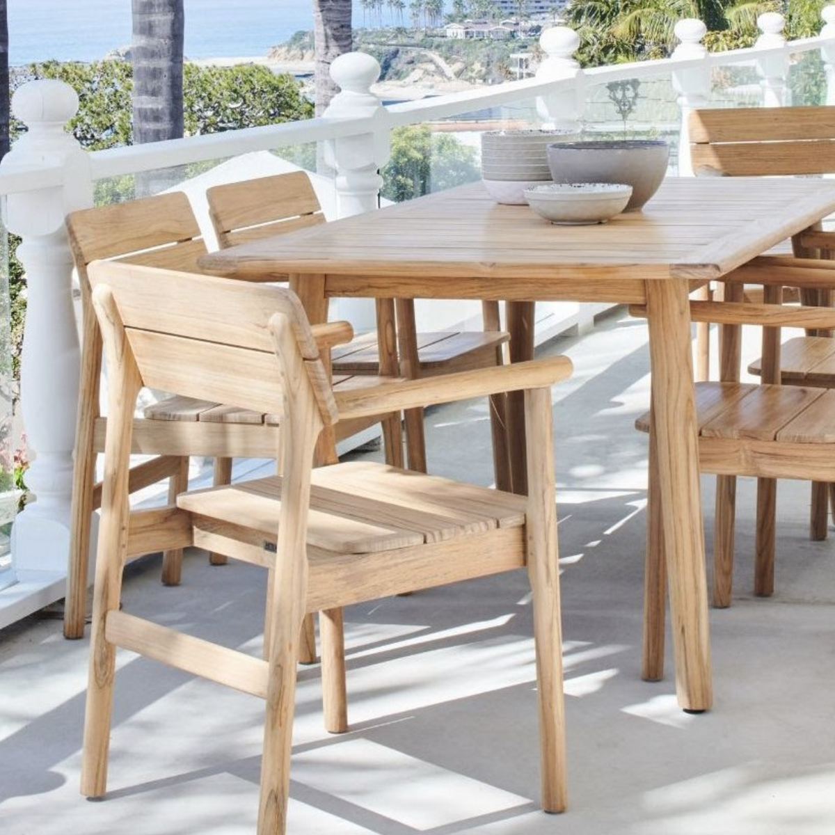 MODURN STACKING ARMCHAIR