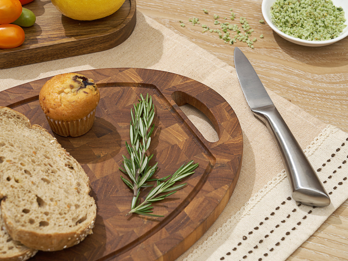 OVAL CUTTING BOARD