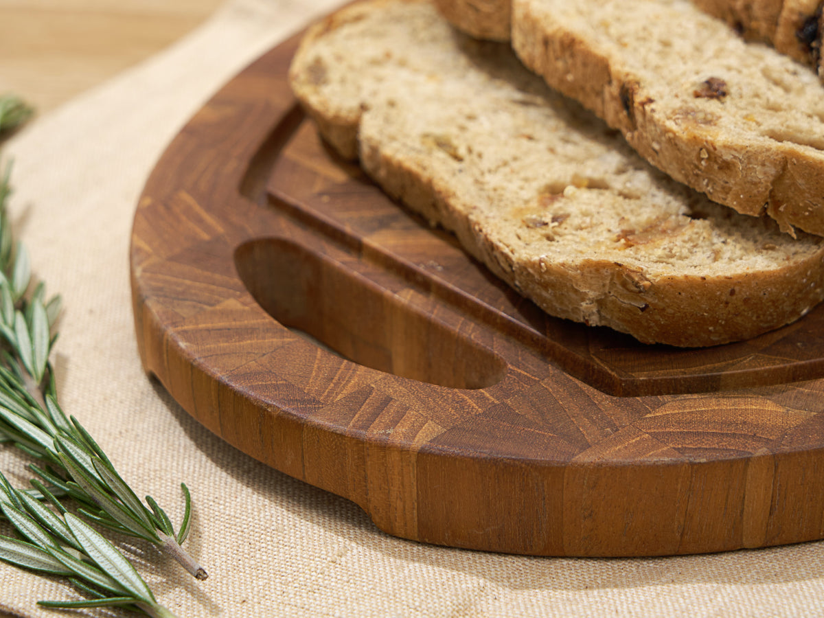 OVAL CUTTING BOARD