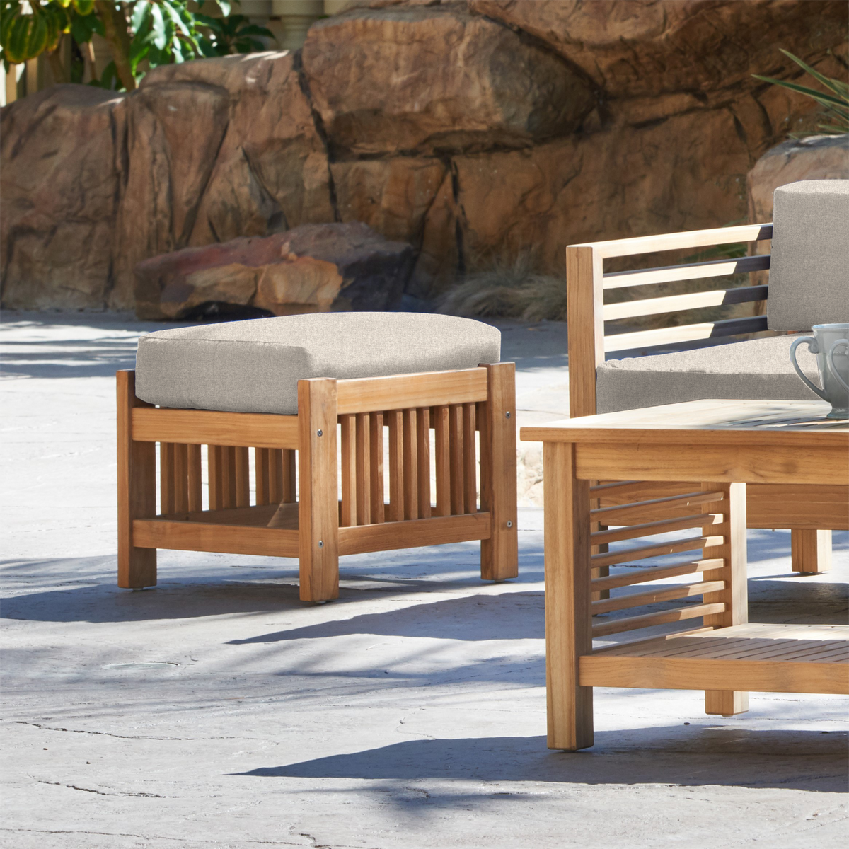 SUMMER OTTOMAN