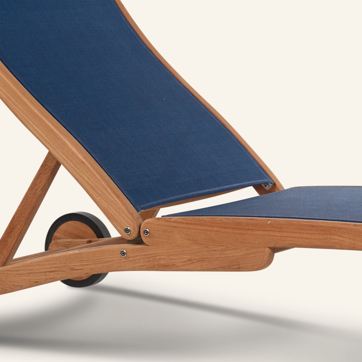 PEARL SUNLOUNGER