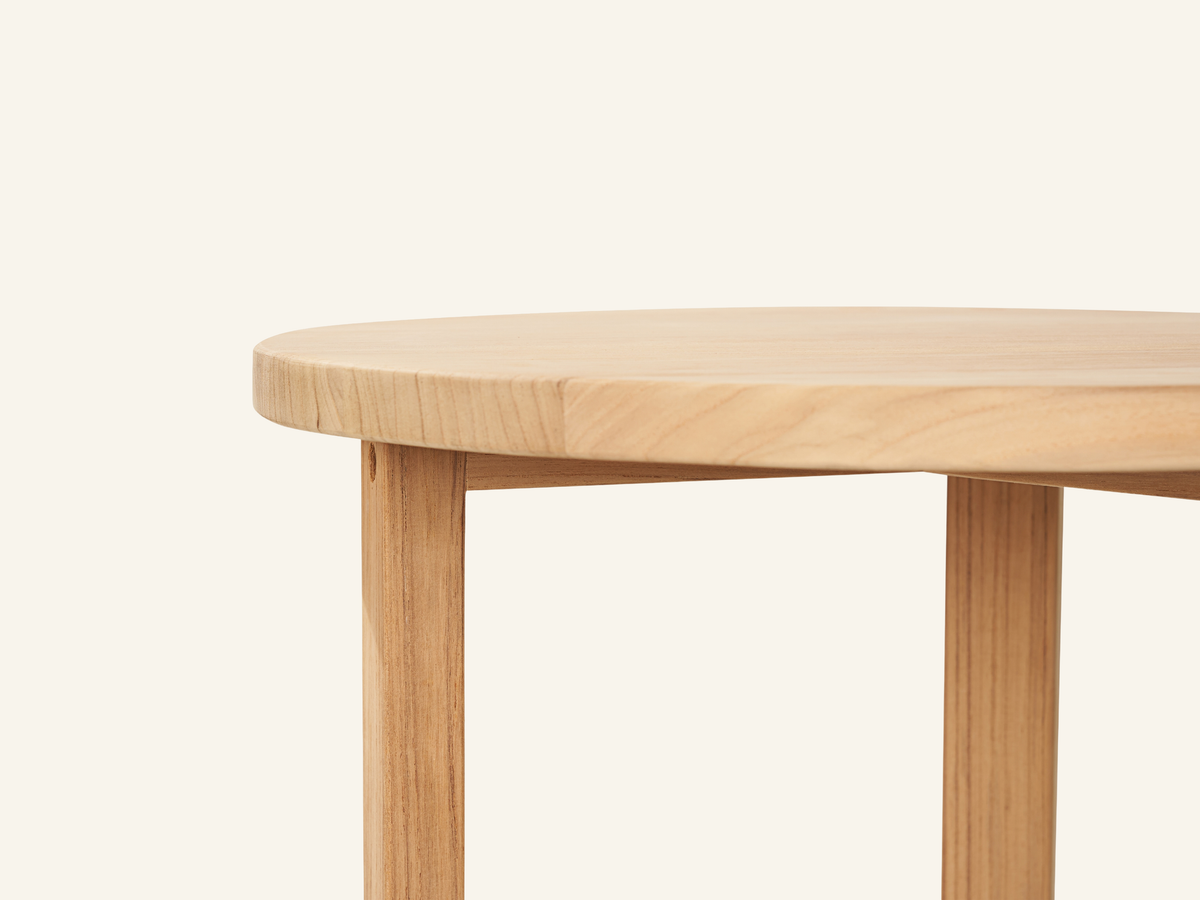 MEDIUM NESTING SIDE TABLE