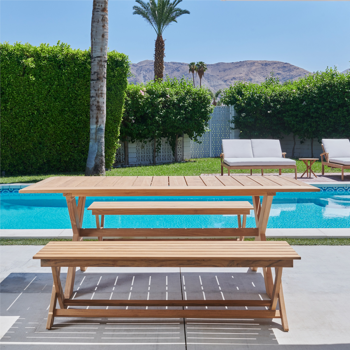OAKVILLE DINING TABLE