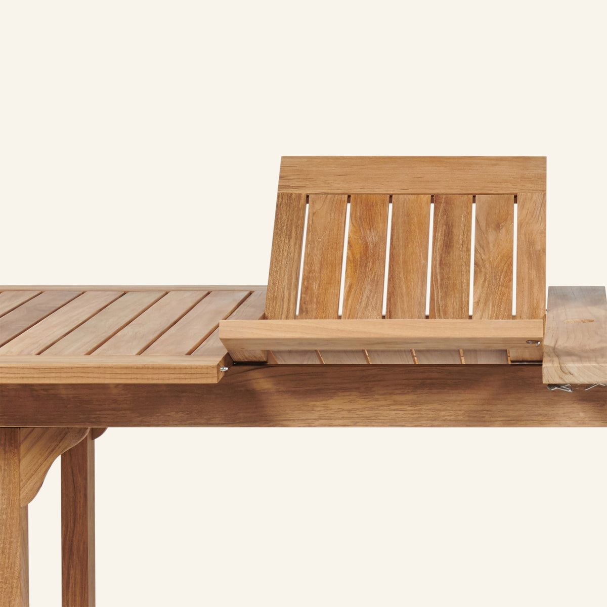 IHLAND DINING TABLE
