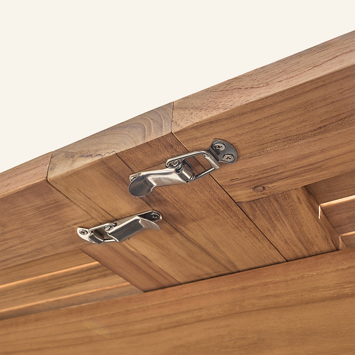 IHLAND DINING TABLE