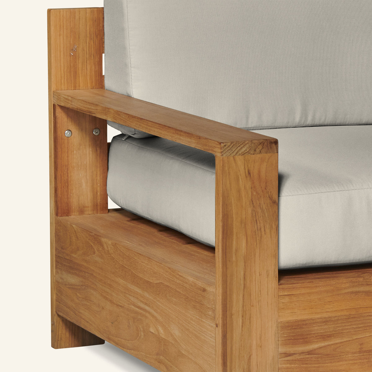 QUBE CLUB CHAIR