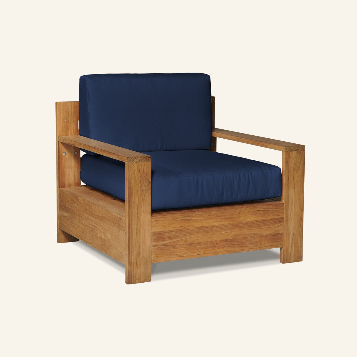 QUBE CLUB CHAIR