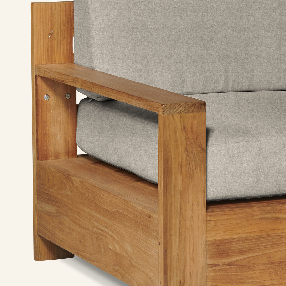 QUBE CLUB CHAIR